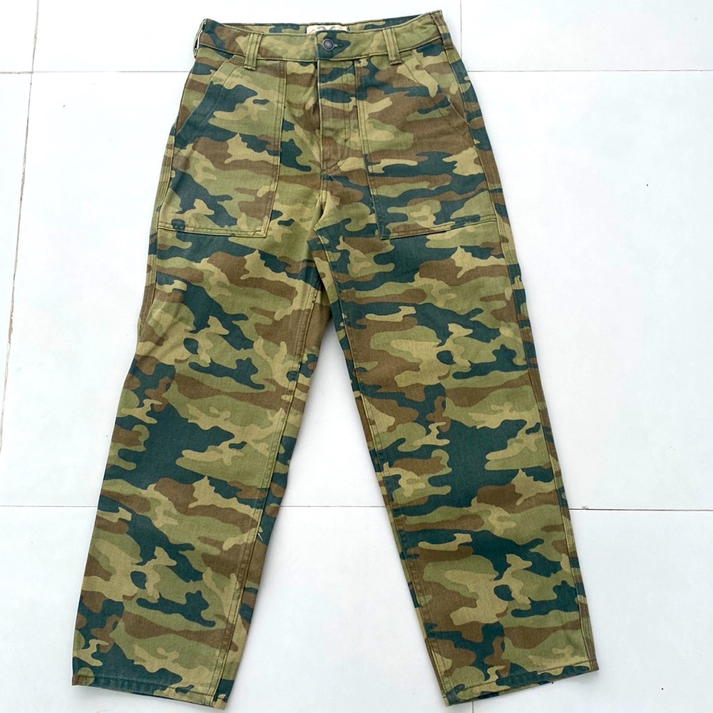 Free People cargo camo denim cropped pants size 26